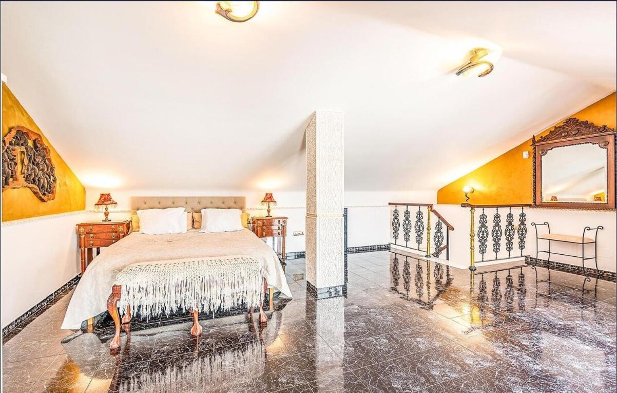 Majestic Villa By The Beach Heated Private Pool & Jacuzzi 베날마데나코스타 외부 사진